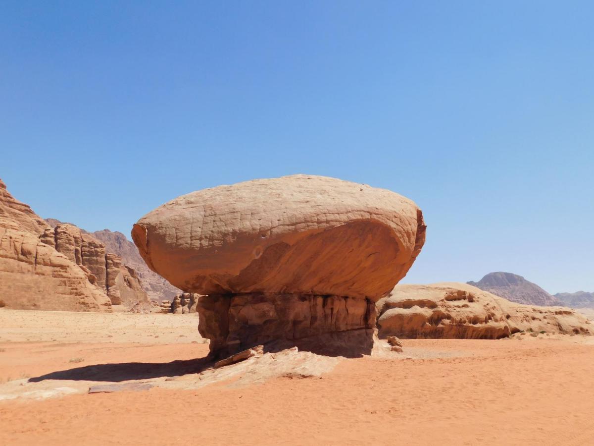 Hôtel Golden Memories Camp à Wadi Rum Extérieur photo