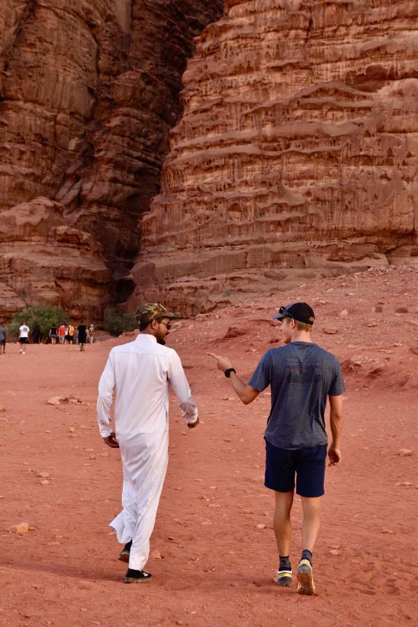 Hôtel Golden Memories Camp à Wadi Rum Extérieur photo