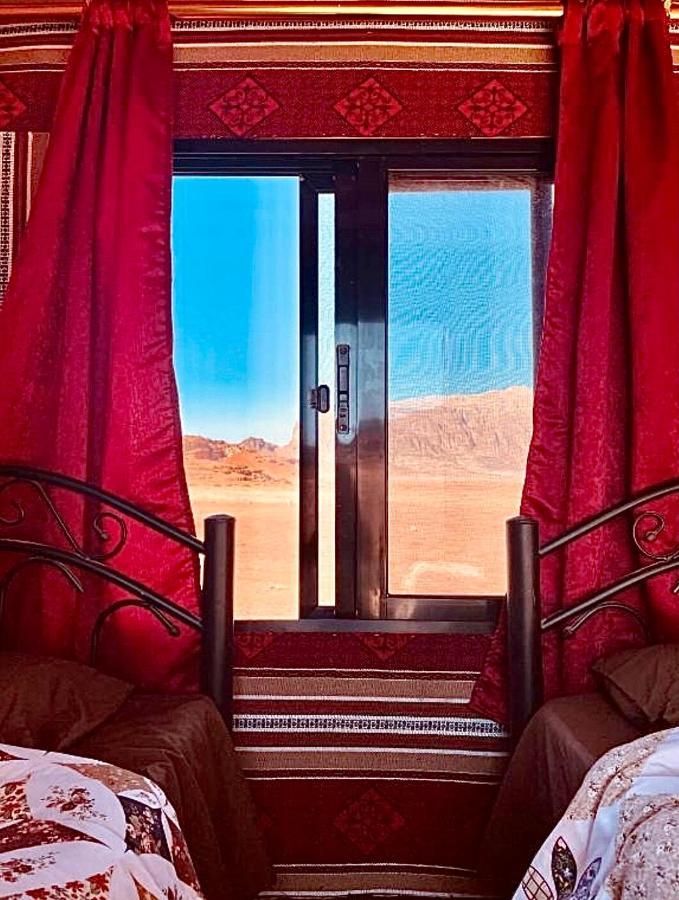 Hôtel Golden Memories Camp à Wadi Rum Extérieur photo